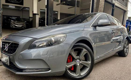 VOLVO V40 2.0 T4 MOMENTUM GASOLINA 4P AUTOMÁTICO VOLVO V40 2.0 T4 MOMENTUM GASOLINA 4P AUTOMÁTICO